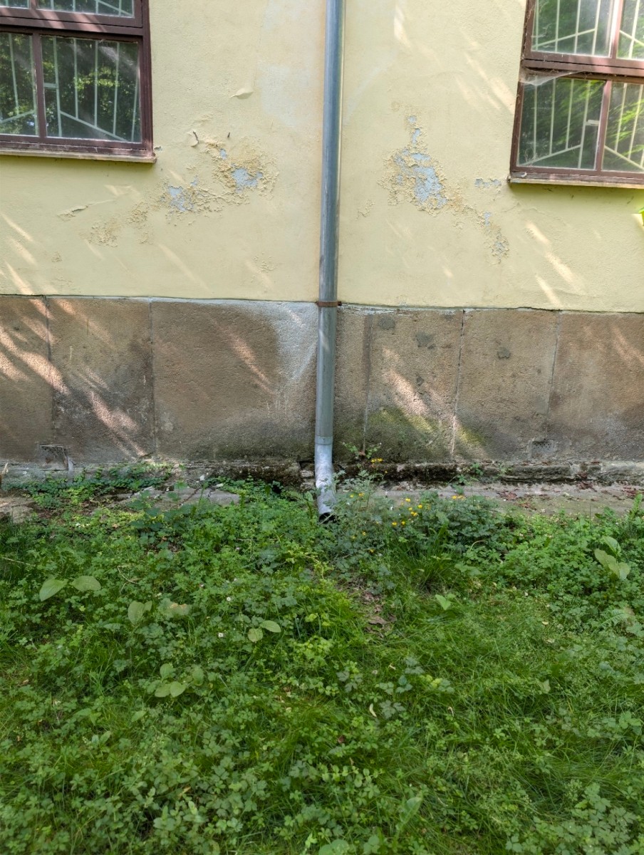Detail okapového svodu